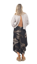 Učitajte sliku u preglednik galerije, Crne hlače s umjetničkim uzorkom