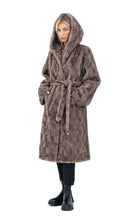 Učitajte sliku u preglednik galerije, Duga bunda s kapuljačom i pojasom u tamnosmeđoj nijansi