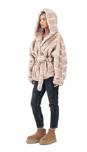 Učitajte sliku u preglednik galerije, Kratka bunda od umjetnog krzna s kapuljačom i pojasom
