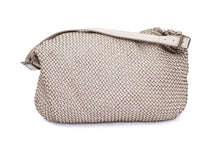 Učitajte sliku u preglednik galerije, Pletena torba od prirodne kože u bež nijansi