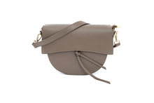 Učitajte sliku u preglednik galerije, Kožna torba u sivoj taupe nijansi