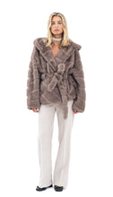 Učitajte sliku u preglednik galerije, Sivo smeđa bunda od umjetnog krzna s kapuljačom
