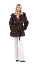 Učitajte sliku u preglednik galerije, Smeđa bunda od umjetnog krzna