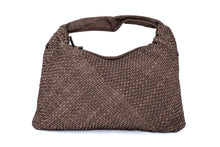 Učitajte sliku u preglednik galerije, Pletena torba od prirodne kože u tamnosmeđoj nijansi