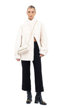 Učitajte sliku u preglednik galerije, Elegantna bijela bunda za moderan zimski izgled