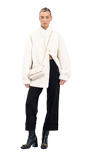 Učitajte sliku u preglednik galerije, Elegantna bijela bunda za moderan zimski izgled