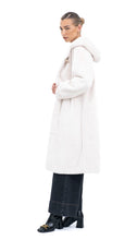 Učitajte sliku u preglednik galerije, Duga bijela bunda za bezvremenski zimski izgled