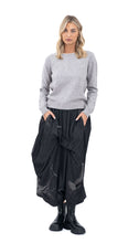 Učitajte sliku u preglednik galerije, Crne široke hlače s efektom nabora
