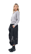 Učitajte sliku u preglednik galerije, Crne široke hlače s efektom nabora

