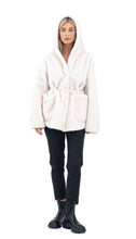 Učitajte sliku u preglednik galerije, Bunda od umjetnog krzna s kapuljačom i vezicom u struku
