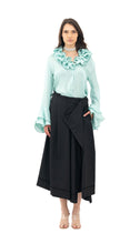 Učitajte sliku u preglednik galerije, Viskozna tirkizna košulja sa volanima i zvonolikim rukavom

