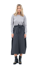 Učitajte sliku u preglednik galerije, Tamnosive široke hlače s pojasom
