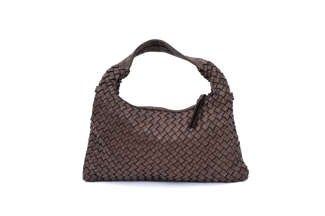 Pleteni model od prirodne kože u smeđoj boji