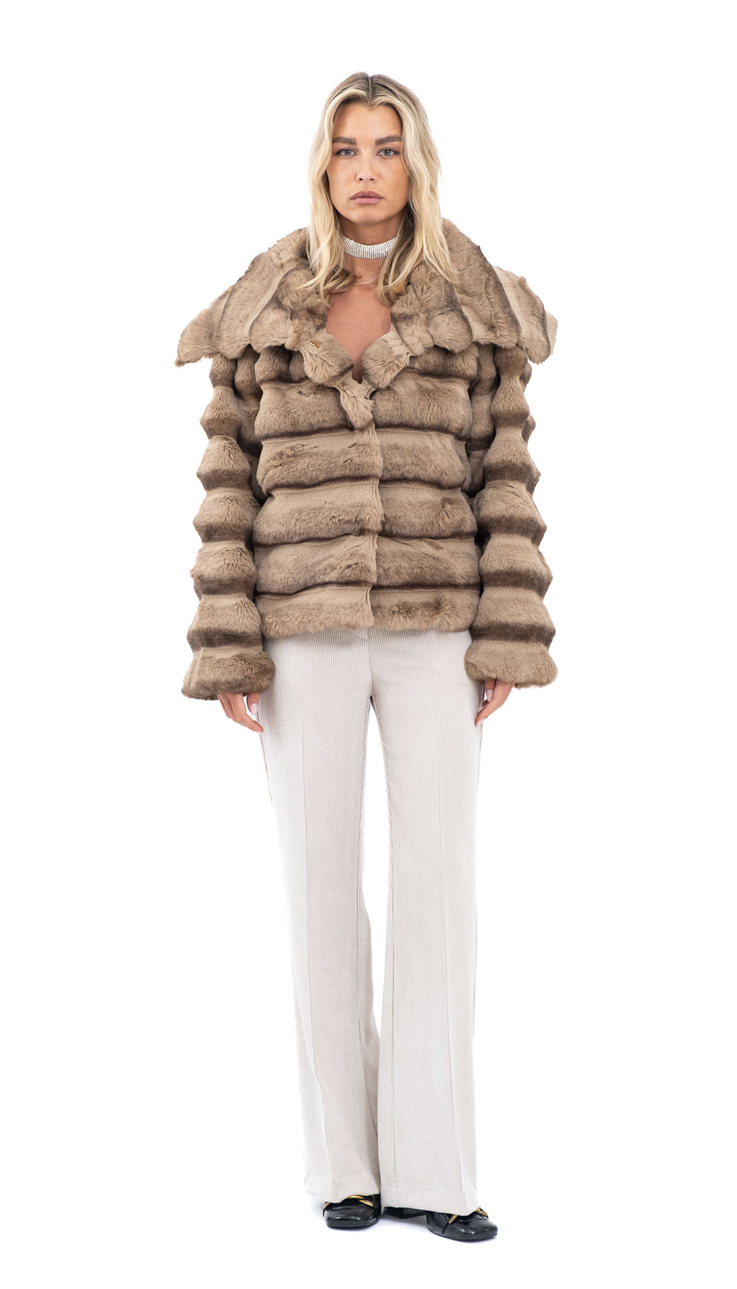 Karamel bunda od umjetnog krzna s ovratnikom