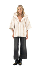 Učitajte sliku u preglednik galerije, Kratka bunda, pelerina s kapuljačom bež boje

