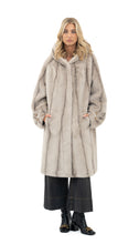 Učitajte sliku u preglednik galerije, Duga bunda s kapuljačom ravnog kroja u sivoj nijansi
